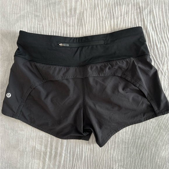 Lululemon EUC shorts small size 4 - Picture 2 of 2